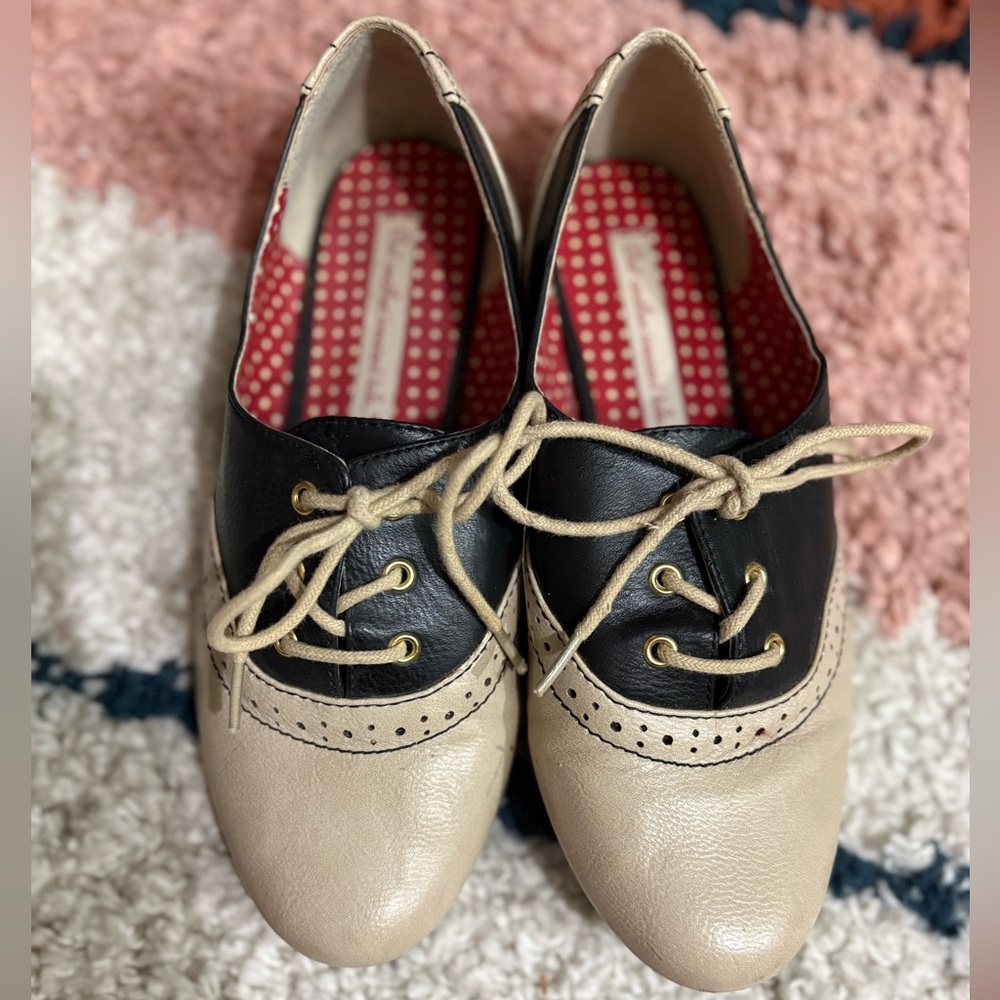 Retro Black and Cream Women's Saddle Shoes